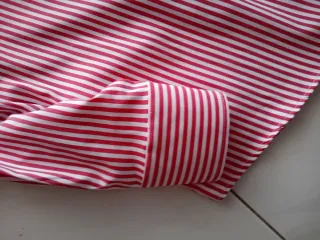 Camicia da uomo a righe rosse e bianche di cotone