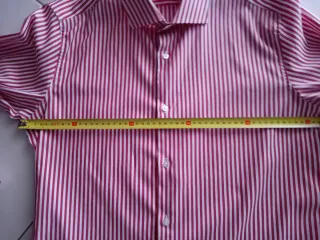 Camicia da uomo a righe rosse e bianche di cotone
