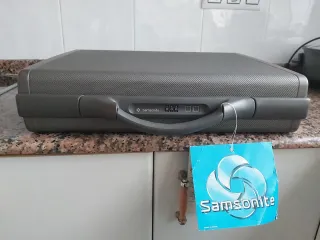Maletín Samsonite gris