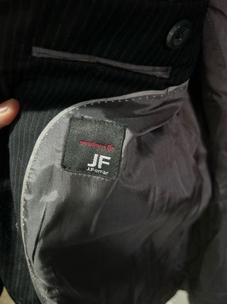 Traje negro mexicano Marca J Ferrar Talla M-L
