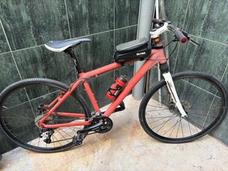 Bicicleta Trekking Roja