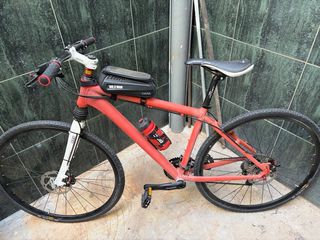 Bicicleta Trekking Roja