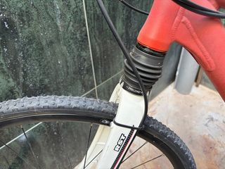 Bicicleta Trekking Roja