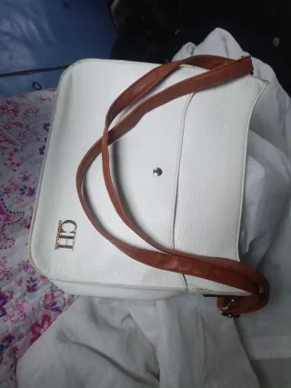 Bolso blanco y marrón piel sintética