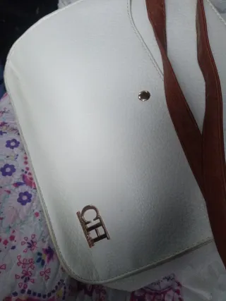 Bolso blanco y marrón piel sintética