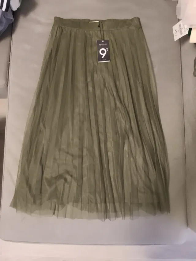 Falda midi plisada verde. Sin estrenar!!