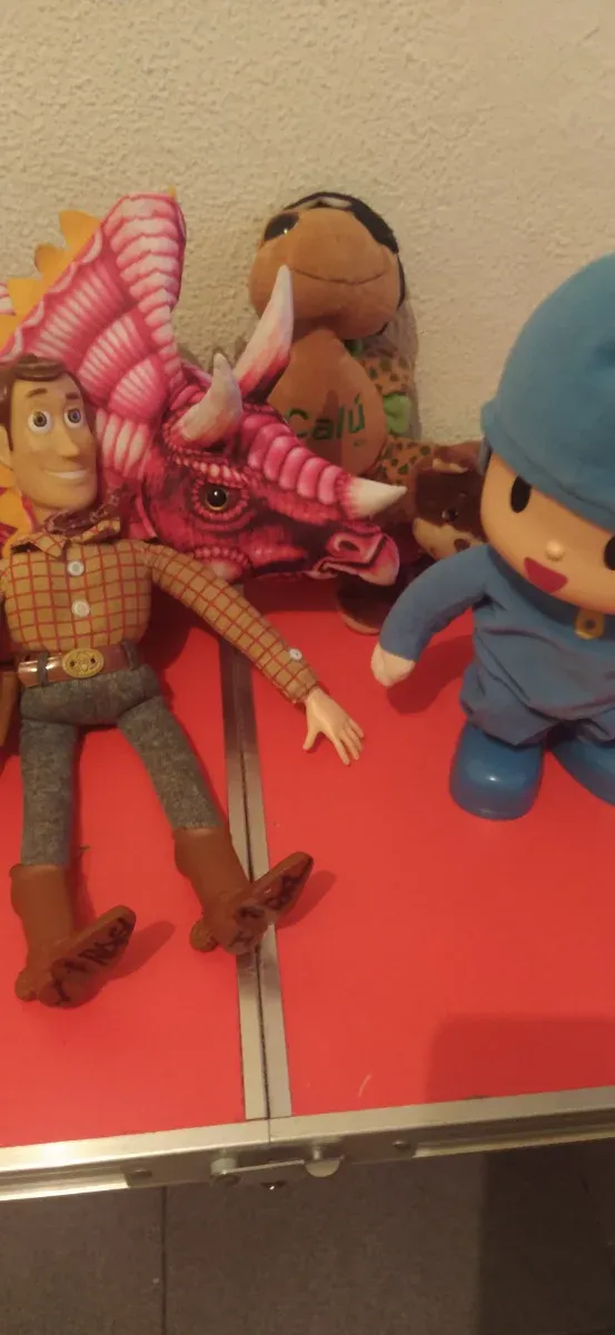 Lote peluches: Woody, Nemo, Dinosaurio