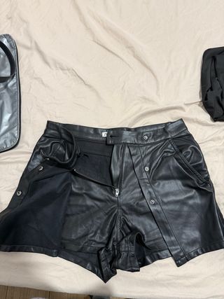 Zara Falda efecto piel negra