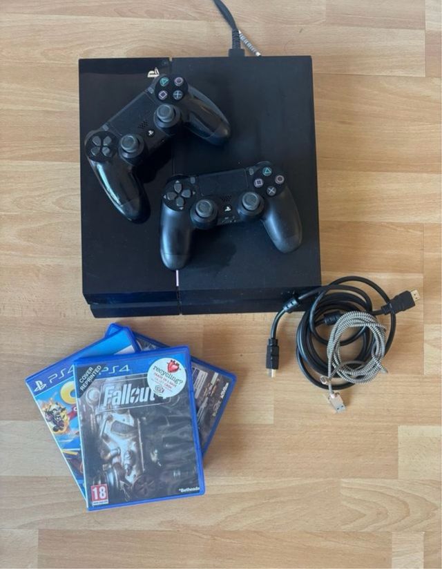 PS4 (PlayStation 4) con 2 mandos y juegos