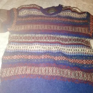 Dos jerséis de lana multicolor
