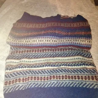 Dos jerséis de lana multicolor