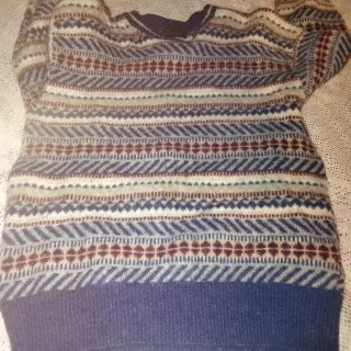 Dos jerséis de lana multicolor