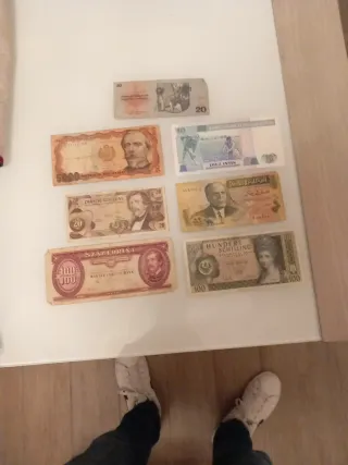 Lotto 7 banconote straniere