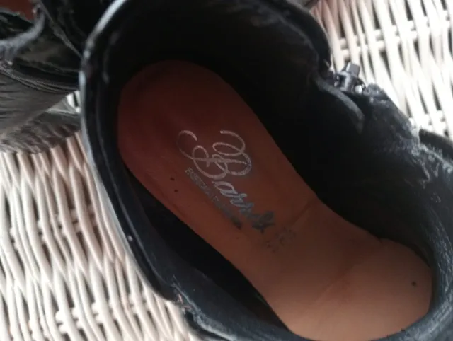 Botines de piel negros