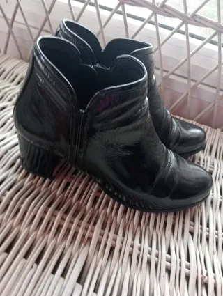 Botines de piel negros