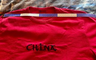 Camiseta roja bordada China Talla L