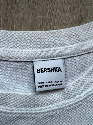 Camiseta Bershka manga corta blanca