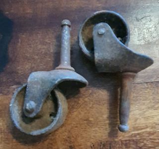 2 Ruedas Antiguas Metálicas para Muebles