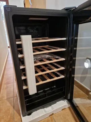 Vinoteca Haier 50Series3HWS34GGH1 NUEVA con golpe