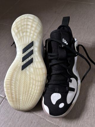 Zapatillas Adidas Negras y Blancas