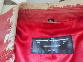 Chaqueta de piel roja excelente estado