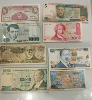 Lotto 27 Banconote varie varie: Pakistan, Perù, Eg