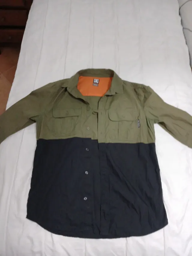 Camisa DC bicolor verde y negra