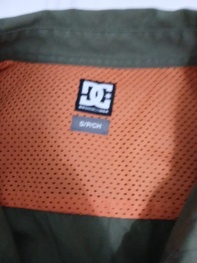 Camisa DC bicolor verde y negra