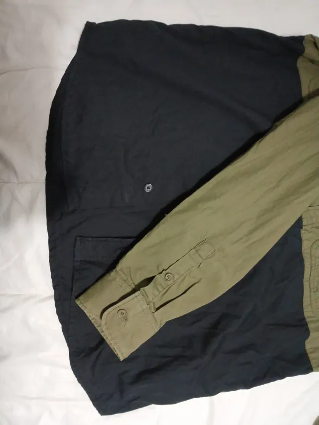 Camisa DC bicolor verde y negra