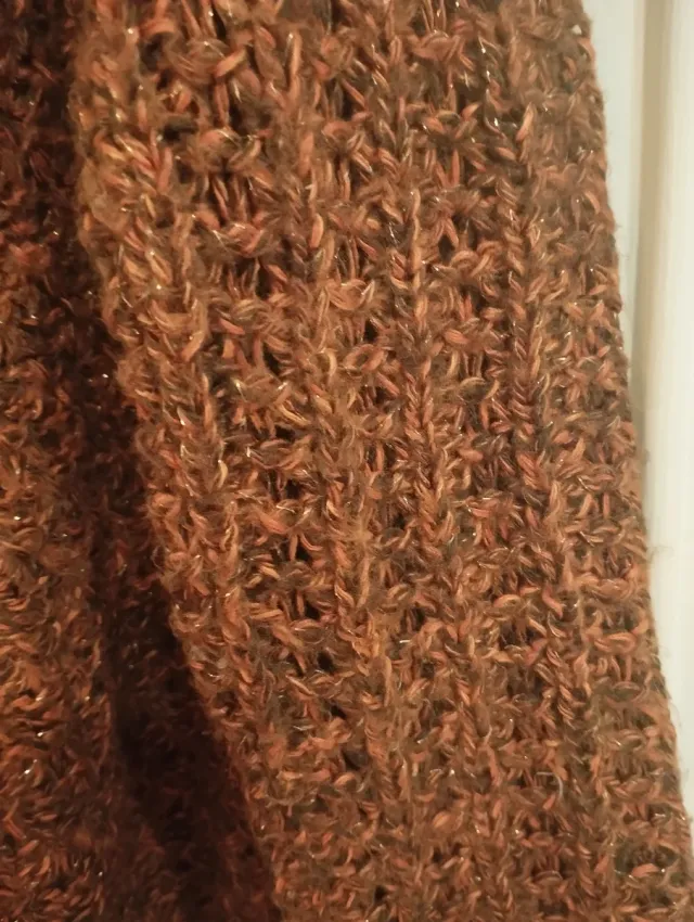 Jersey marrón tejido cuello alto