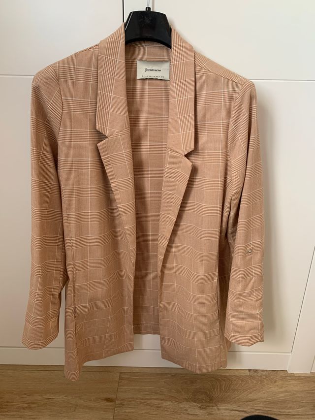 Blazer cuadros Stradivarius M salmón y blanco