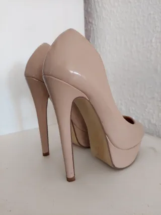 Zapatos de tacón alto beige