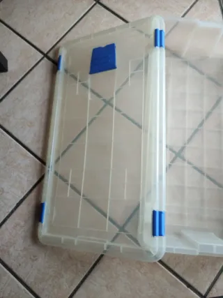 Caja de almacenaje transparente con ruedas