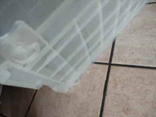 Caja de almacenaje transparente con ruedas