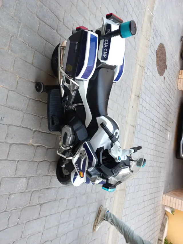 Moto de policía infantil