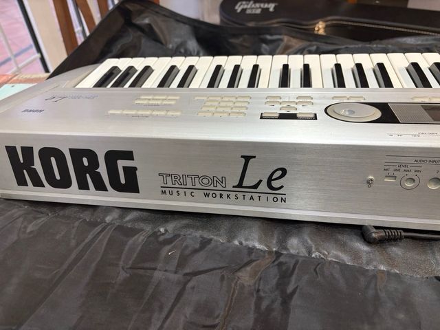 Teclado Korg Triton LE
