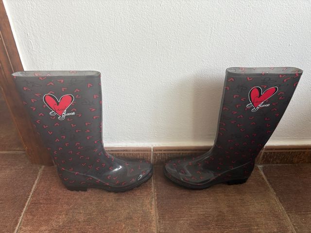 Botas de agua altas con corazones