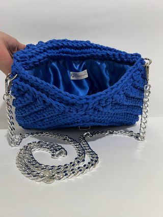 Borsa blu con tracolla a catena