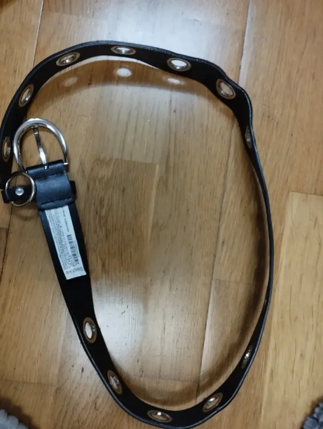 Cinturón Bershka negro con ojales