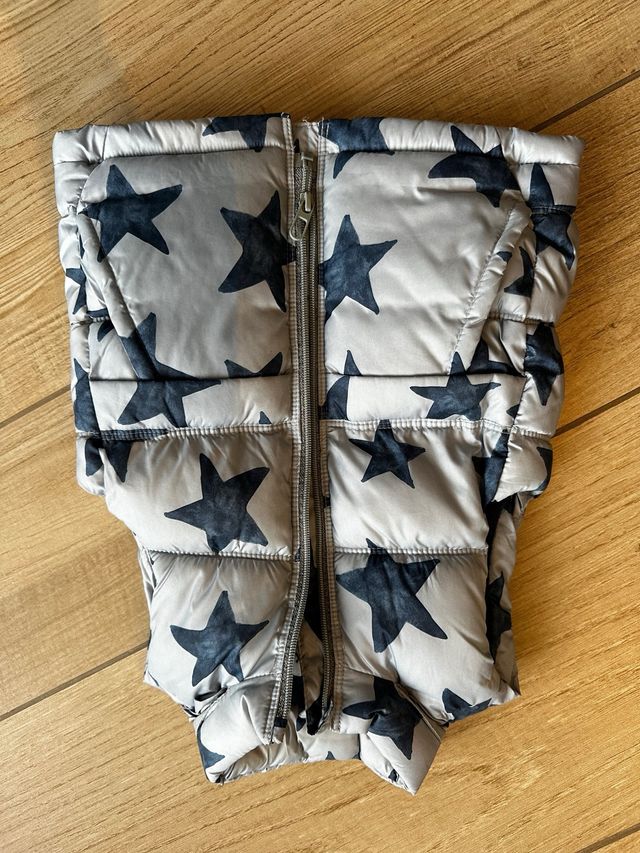 Chaleco acolchado Zara niño estrellas T.104cms