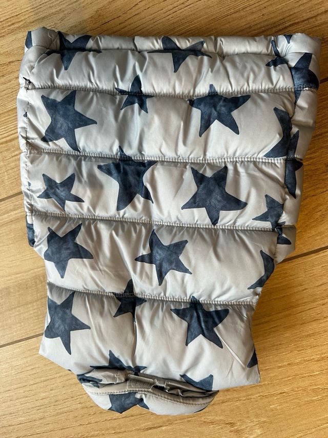 Chaleco acolchado Zara niño estrellas T.104cms
