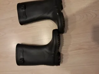 Botas de lluvia negras para niños talla 33