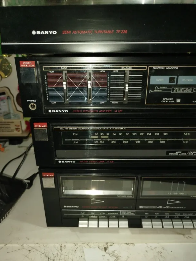 Equipo de música Sanyo TP 226