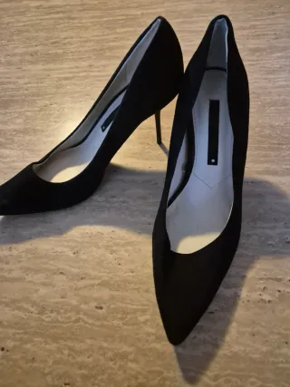 Zapatos de tacón negros de ante