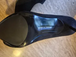 Zapatos de tacón negros de ante