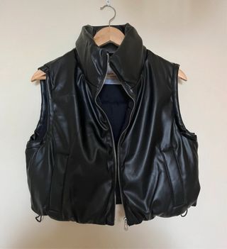 Chaleco crop polipiel