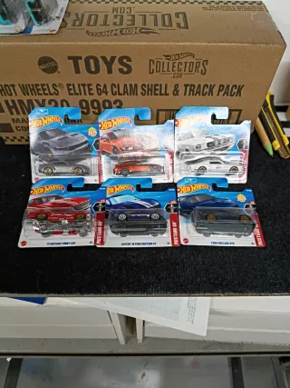 Hot Wheels Elite 64 Clam Shell & Track Pack