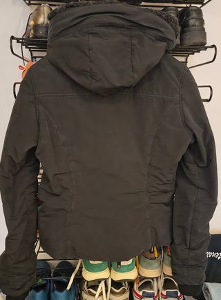 Giacca invernale nera con cappuccio