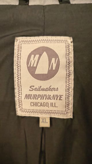 Giacca invernale nera con cappuccio