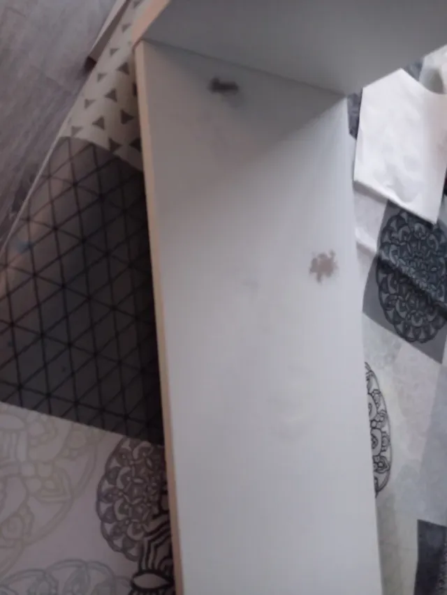 Estantería infantil blanca.